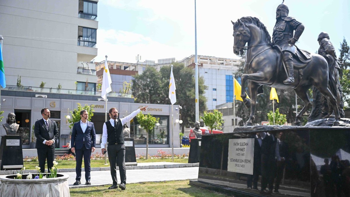 CHP’li Bornova Belediyesi tarafından Abide-i Hürriyet Meydanı açıldı
