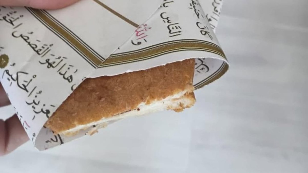 Gaziantep’te kantinci Kur’an-ı Kerim sayfalarını tost kağıdı yaptı