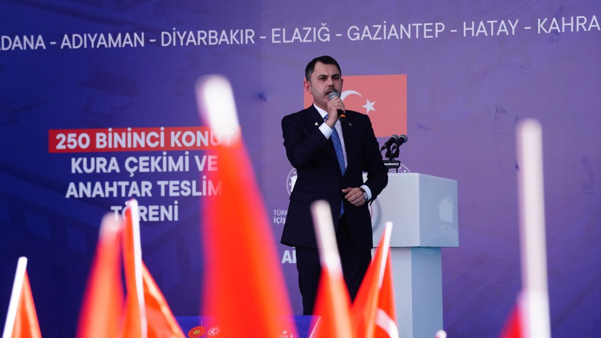 Murat Kurum: Yuvasına kavuşmayan tek bir depremzede bırakmayacağız
